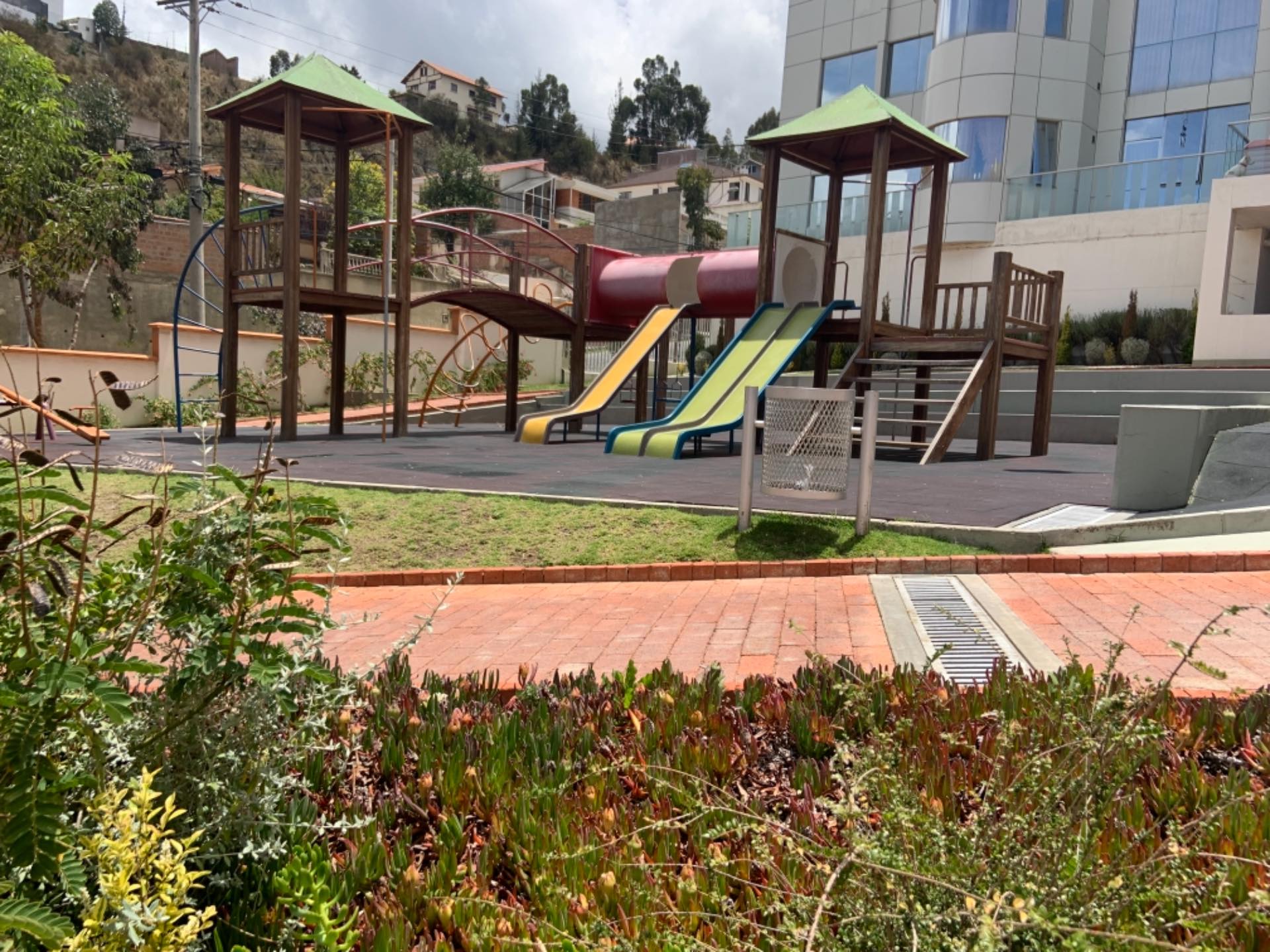 Departamento en VentaAchumani, altura calle 30  2 dormitorios 2 baños 1 parqueos Foto 2