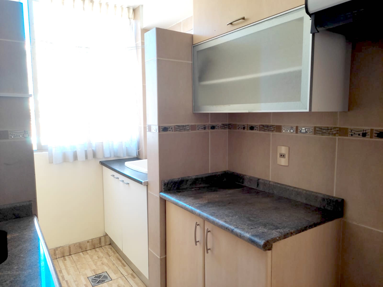 Departamento en Los Pinos en La Paz 2 dormitorios 1 baños  Foto 3