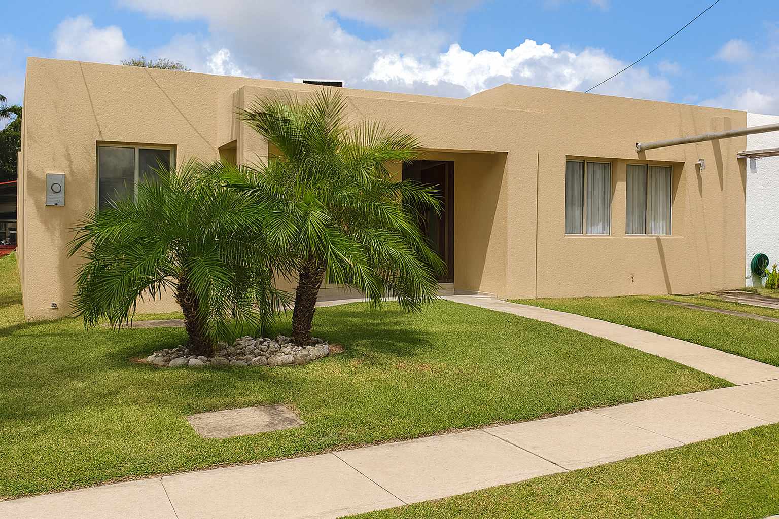 Casa en Carretera Norte en Santa Cruz de la Sierra 3 dormitorios 2 baños 2 parqueos Foto 1