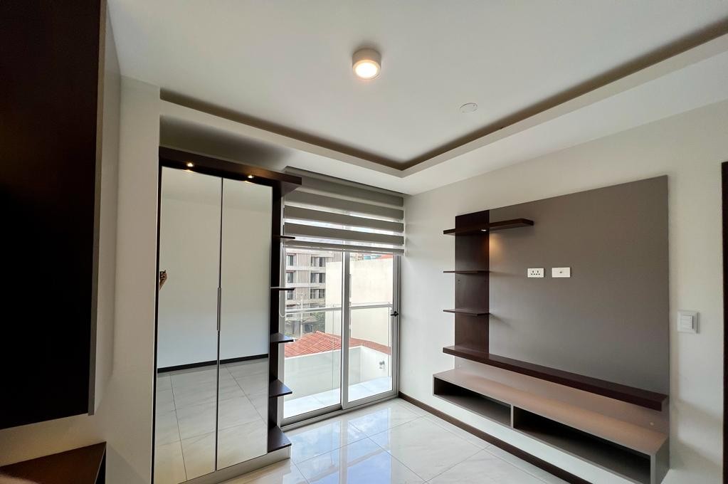 Departamento Edif. Zenit, Av. San Martín y Av. Noel Kempff Mercado Foto 10