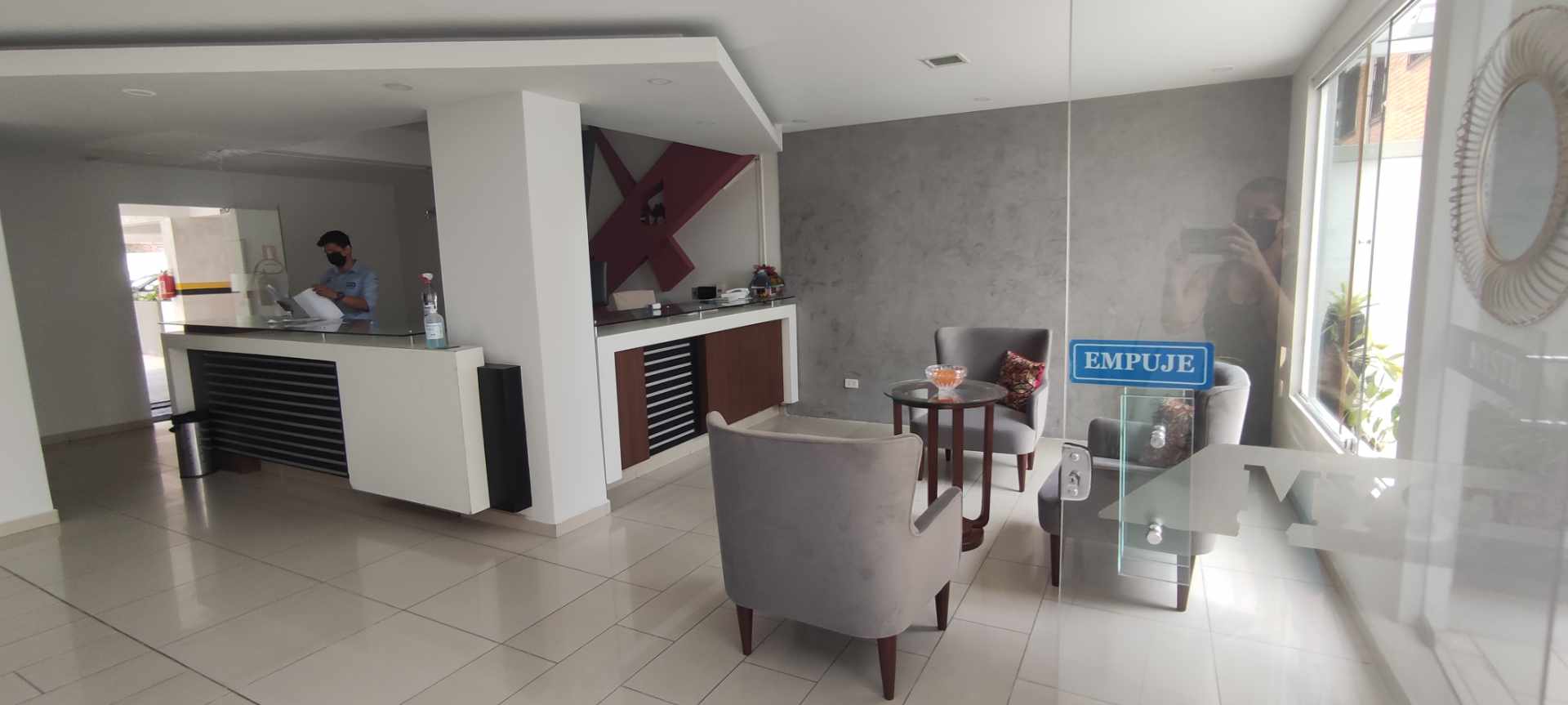 Departamento en AlquilerCalle Cochabamba esquina Av Irala Foto 14