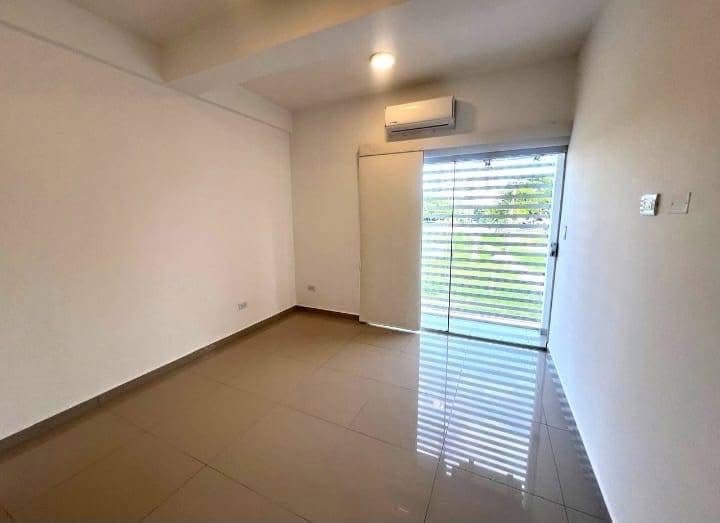 Departamento en AlquilerEntre 2do y 3er anillo, canal Isuto (A 3 minutos de EQUIPETROL) Foto 4