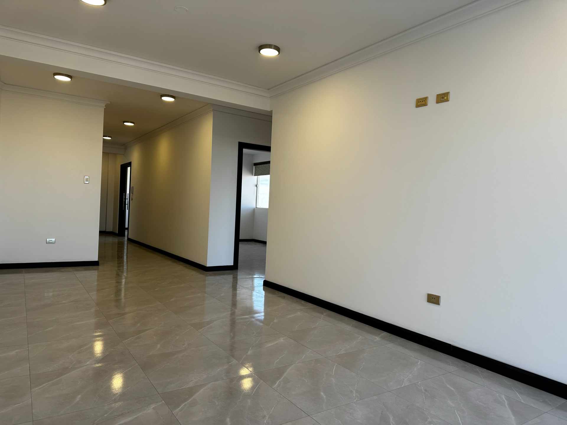 Departamento en AlquilerTorre Magenta - Calle Itenez Nro. 42, a media cuadra de la Av. Trinidad, entre 2do. y 1er. Anillo
 2 dormitorios 3 baños 1 parqueos Foto 10