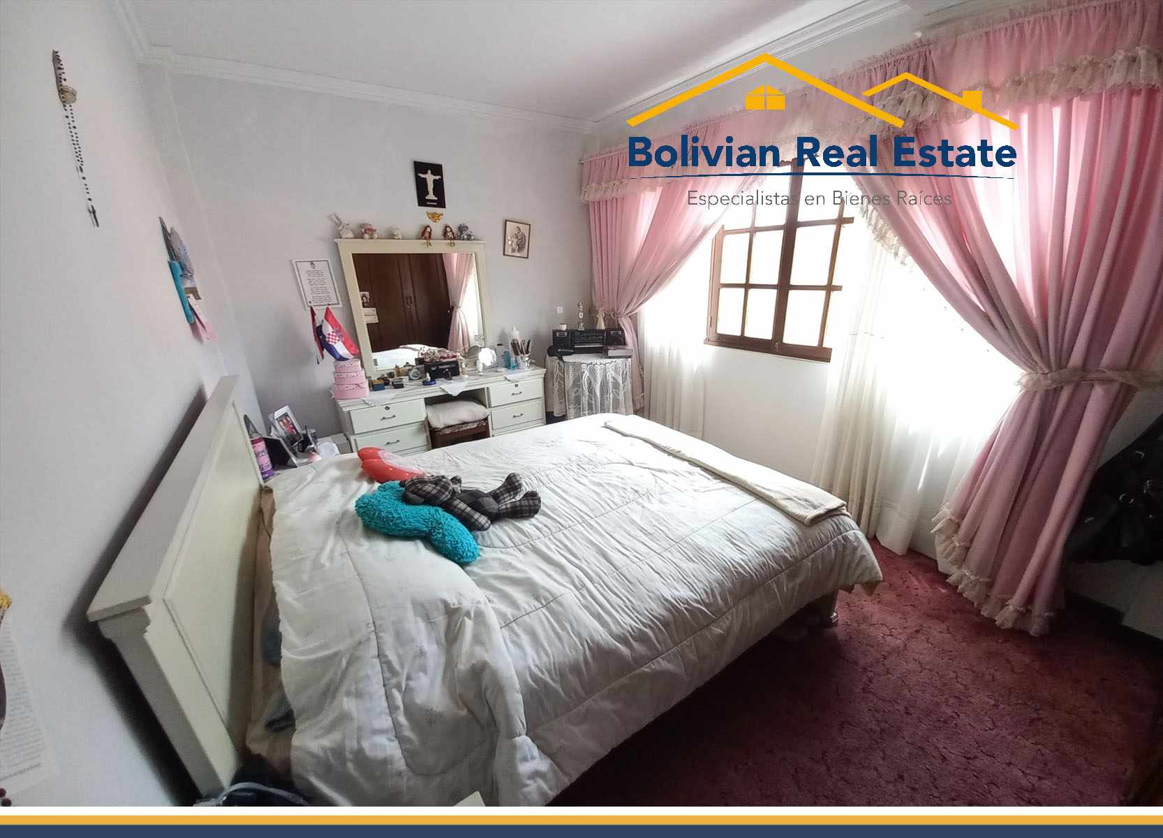 Casa en VentaEN EXCELENTE UBICACIÓN, COMODA CASA EN VENTA EN ACHUMANI 4 dormitorios 4 baños 2 parqueos Foto 7