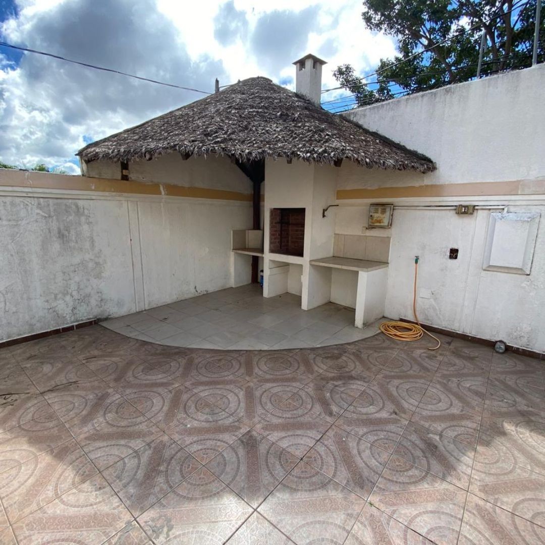 Casa en Entre 4to y 5to anillo Sur en Santa Cruz de la Sierra 5 dormitorios 4 baños 3 parqueos Foto 13