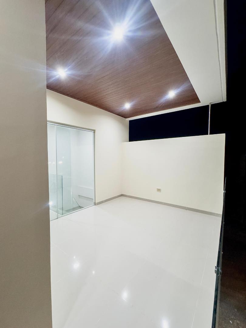 Casa en Entre 7mo y 8vo anillo Norte en Santa Cruz de la Sierra 4 dormitorios 3 baños 4 parqueos Foto 9
