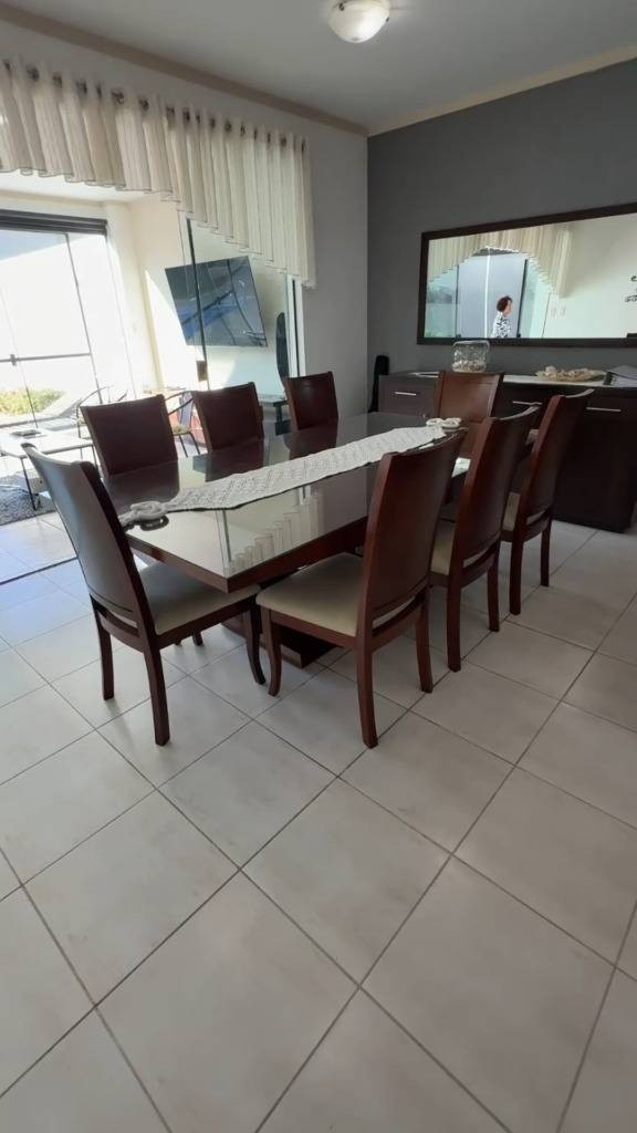 Casa en Entre 4to y 5to anillo Oeste en Santa Cruz de la Sierra 4 dormitorios 6 baños 2 parqueos Foto 2