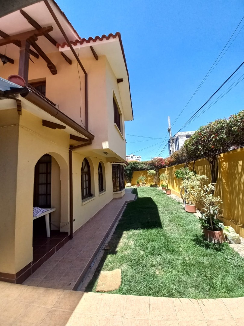 Casa en AlquilerAv. Libertador y Juan de la Rosa, Obispo Anaya 4 dormitorios 4 baños 4 parqueos Foto 13