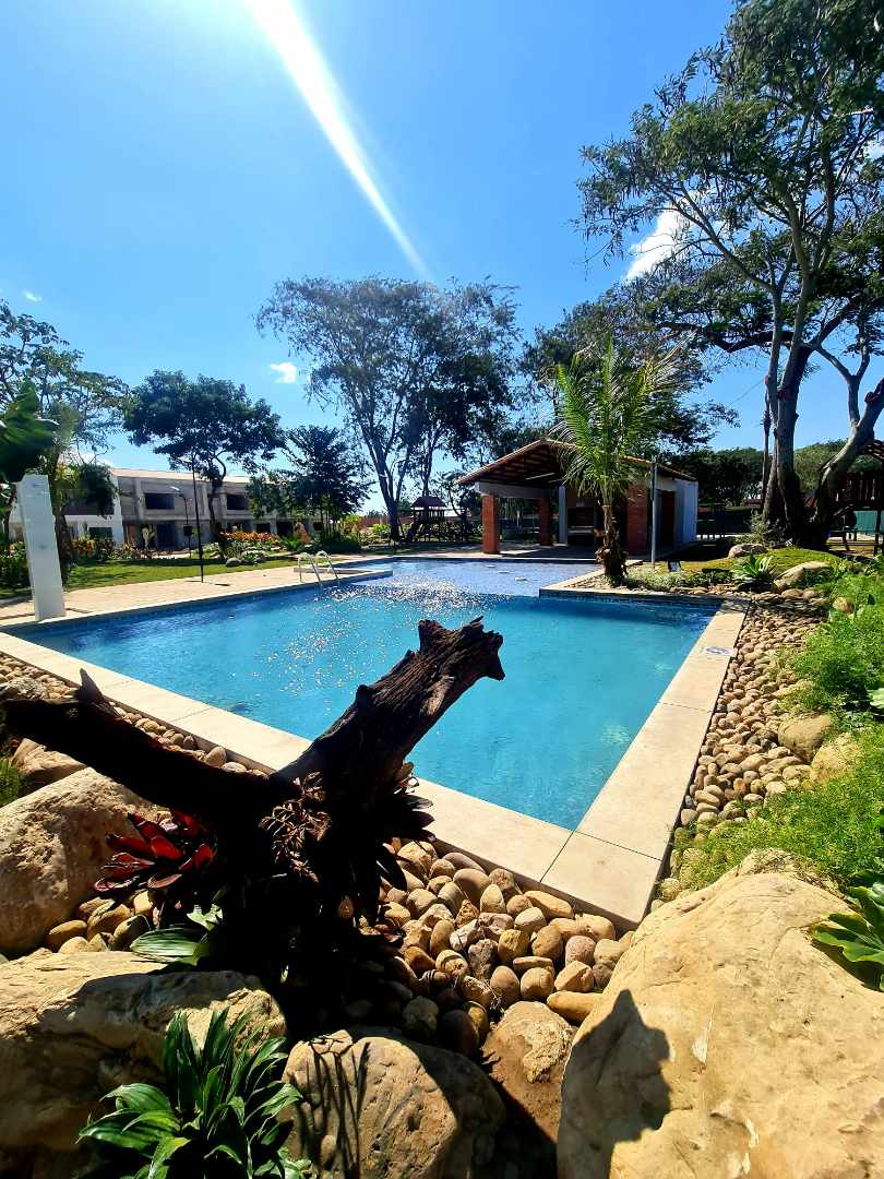 Casa Zona Norte 
km 8½ Banzer (Zona Col. Cambridge)
Condominio Las Palmeras 2 Foto 6