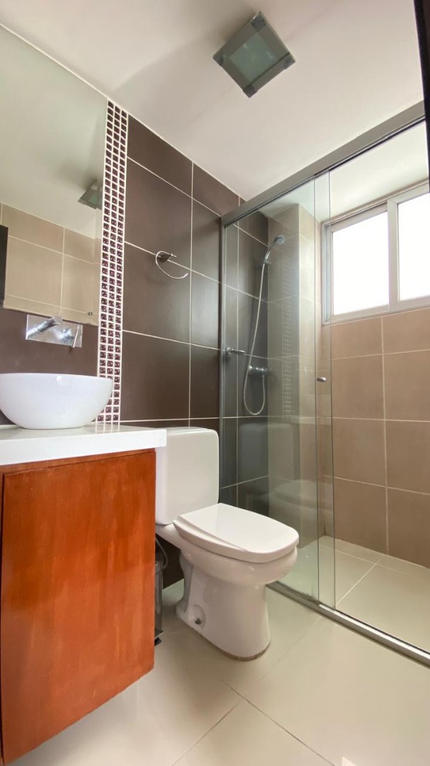 Departamento en AlquilerZONA CENTRO SUR
Condominio Zafiro
Calle Potosí esq. Saavedra 2 dormitorios 2 baños 1 parqueos Foto 4