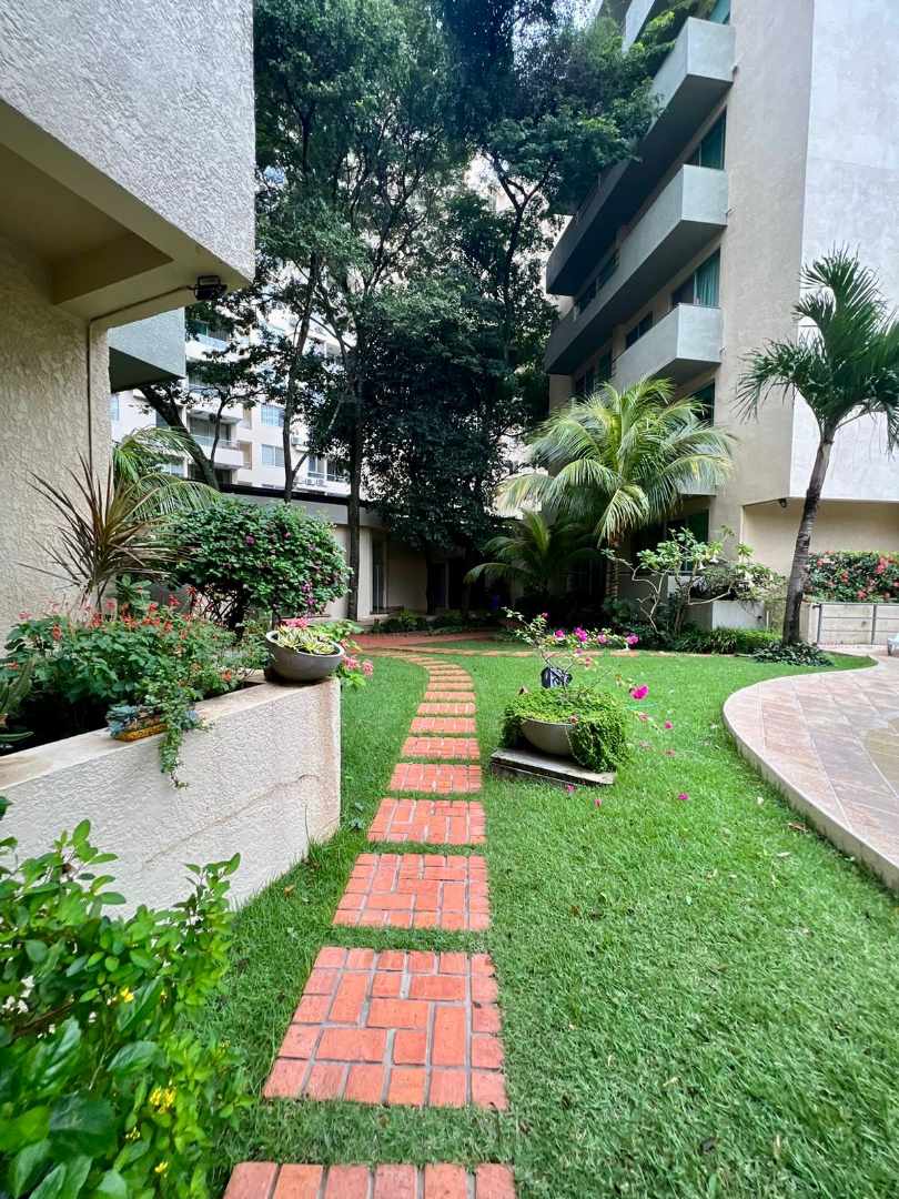 Departamento en VentaEn Venta Exclusivo Penthouse de 247 m2 en Condominio Tarumá 4 dormitorios 4 baños 2 parqueos Foto 4