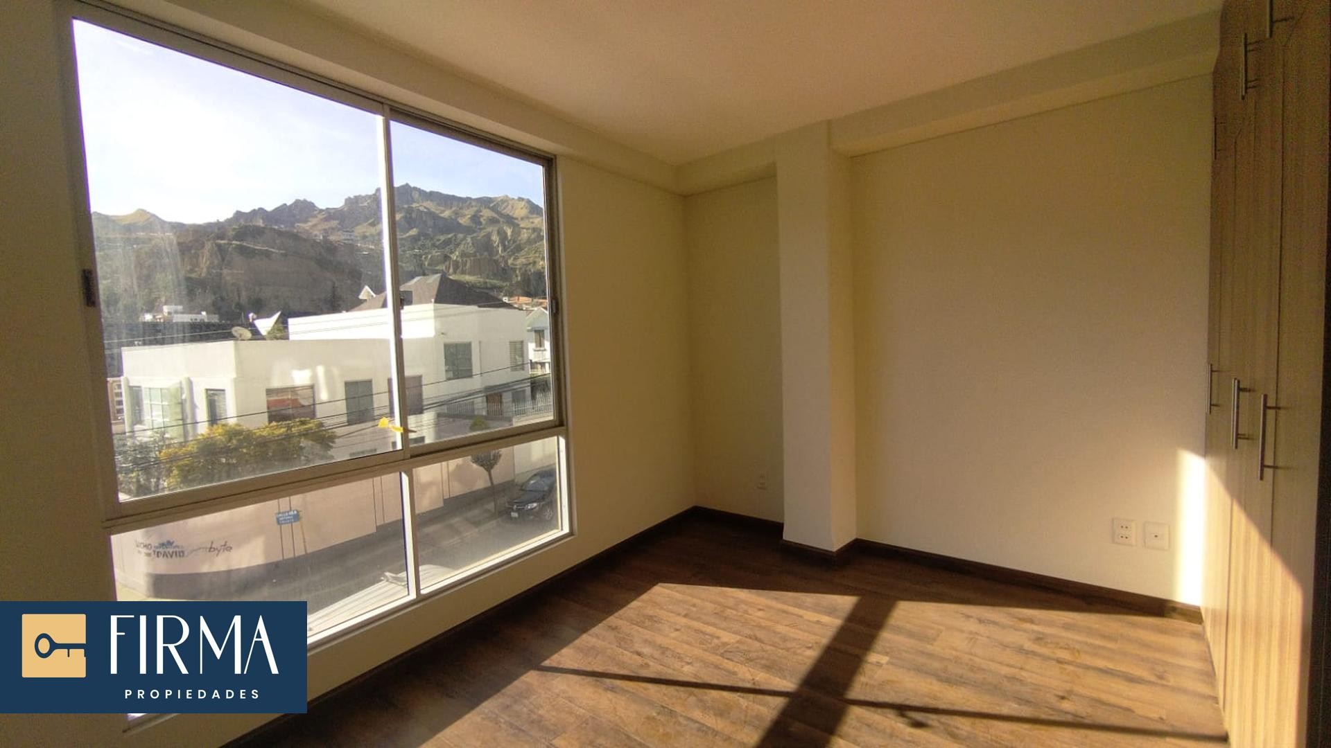 Departamento en Achumani en La Paz 3 dormitorios 3 baños 1 parqueos Foto 9