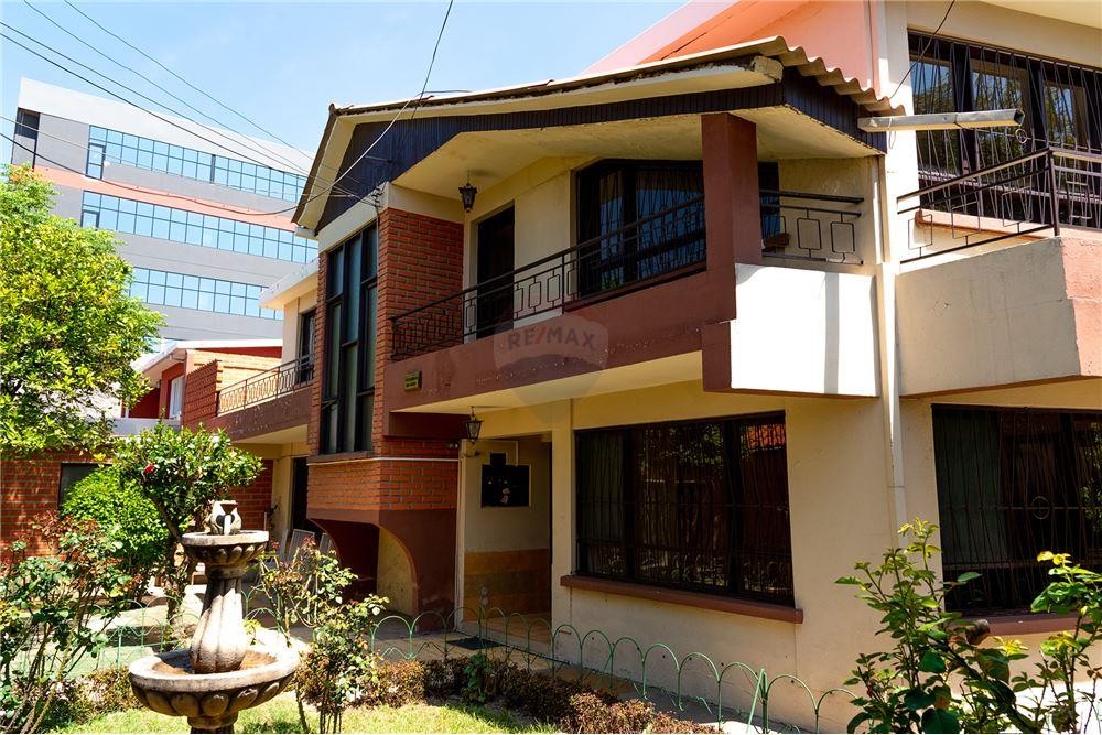 Casa en Venta2104 Avenida Melchor Perez de Olguin - Av. Melchor Perez esq. Acre - Oeste - Cochabamba Foto 1