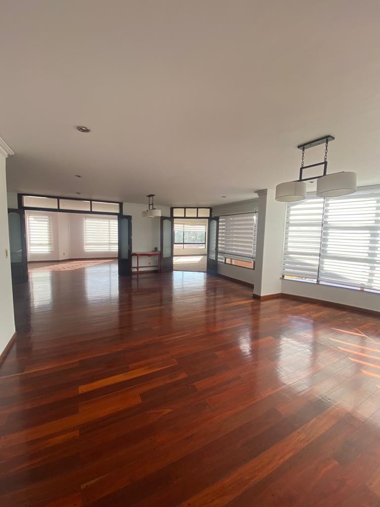 Departamento en Calacoto en La Paz 4 dormitorios 6 baños 2 parqueos Foto 1