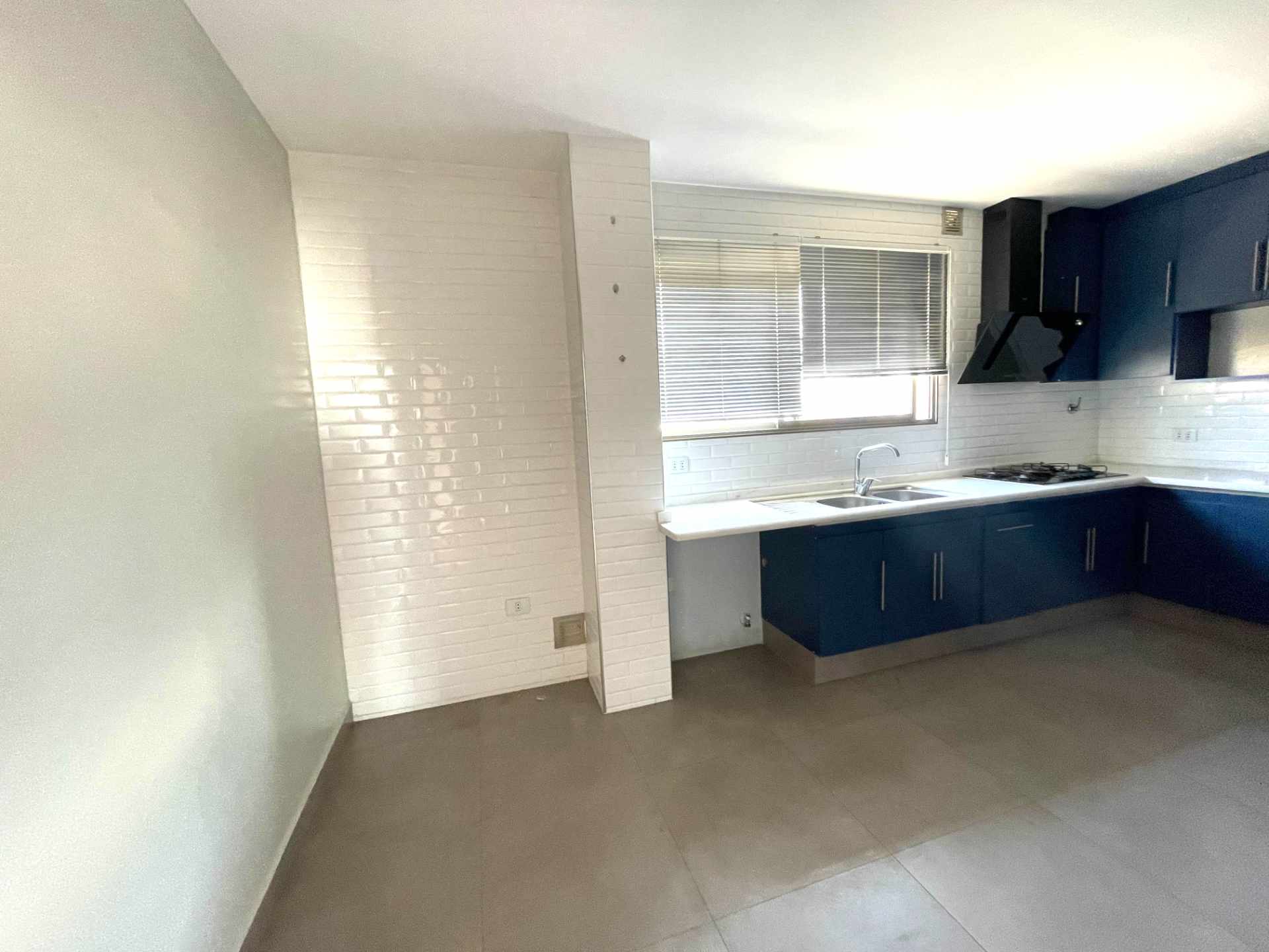 En Alquiler a Bs 3,800 Foto 4