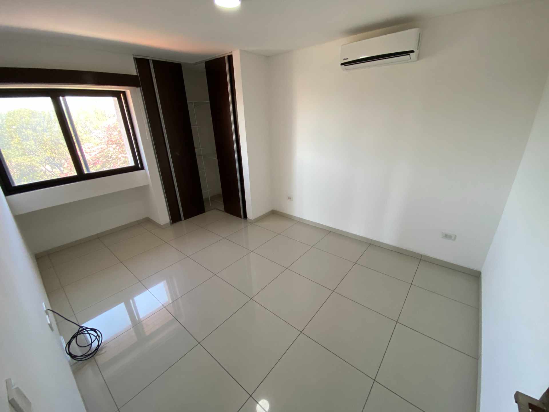 Departamento en Entre 1er y 2do anillo Sur en Santa Cruz de la Sierra 3 dormitorios 2 baños 1 parqueos Foto 18