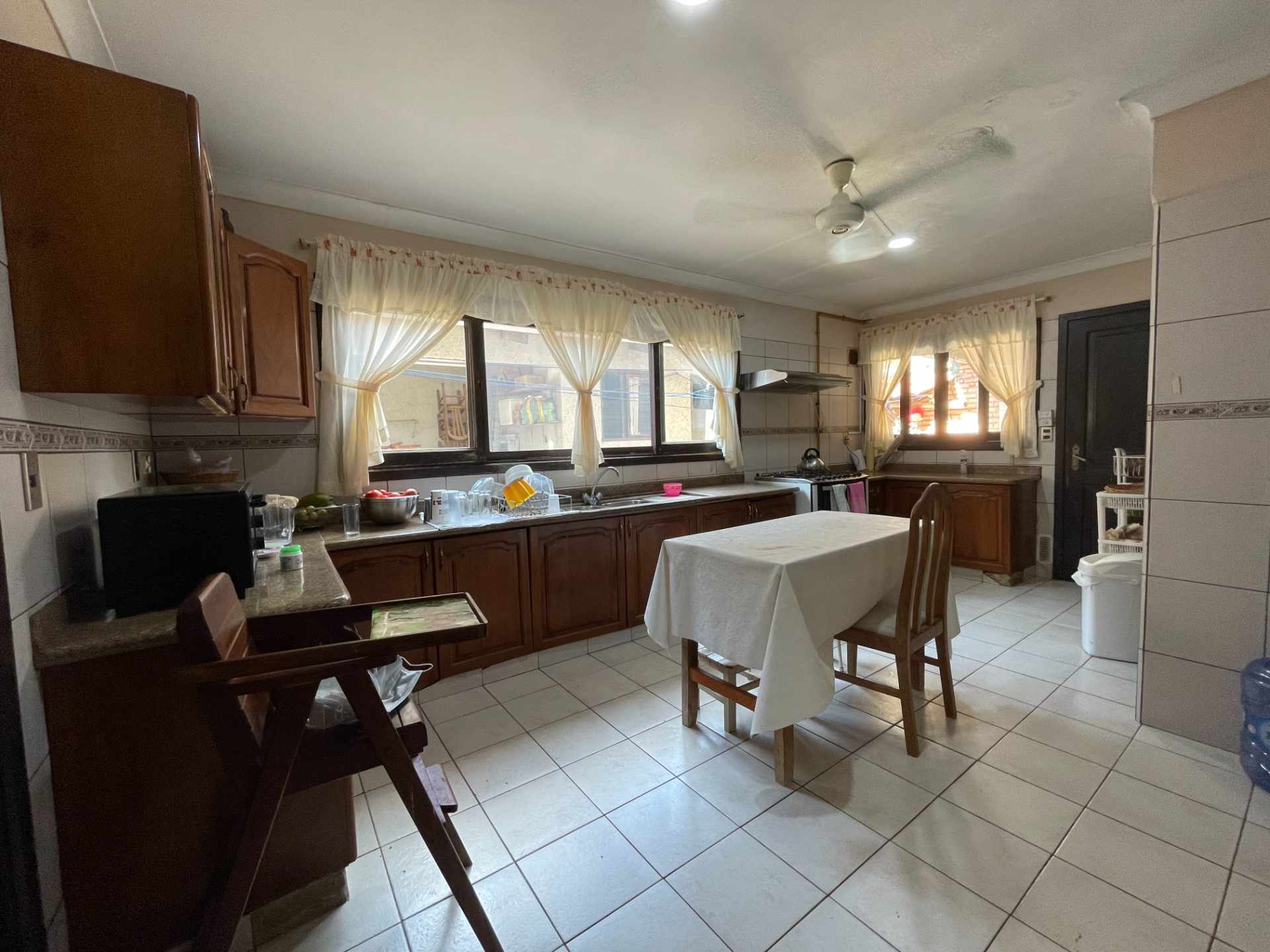 Casa en Entre 4to y 5to anillo Oeste en Santa Cruz de la Sierra 3 dormitorios 6 baños 4 parqueos Foto 11