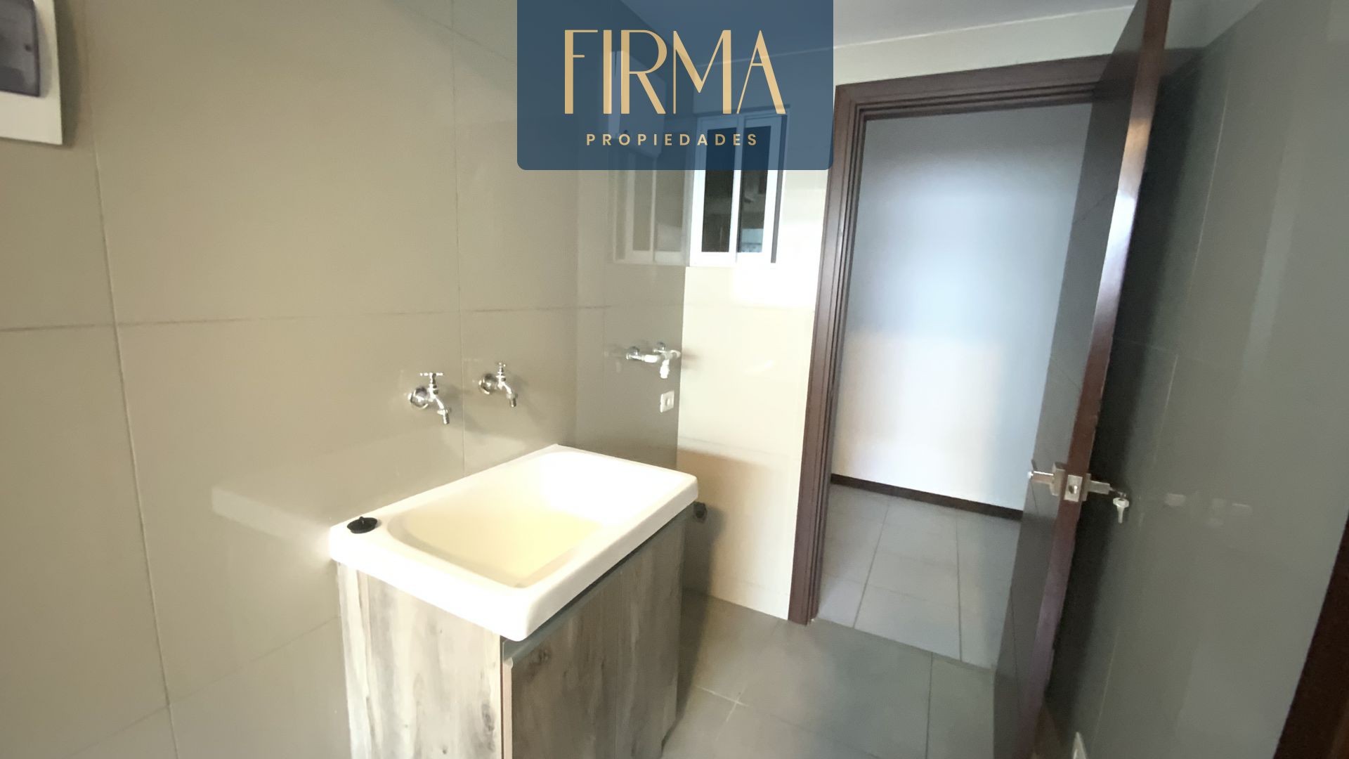 Departamento en Calacoto en La Paz 2 dormitorios 3 baños 1 parqueos Foto 3