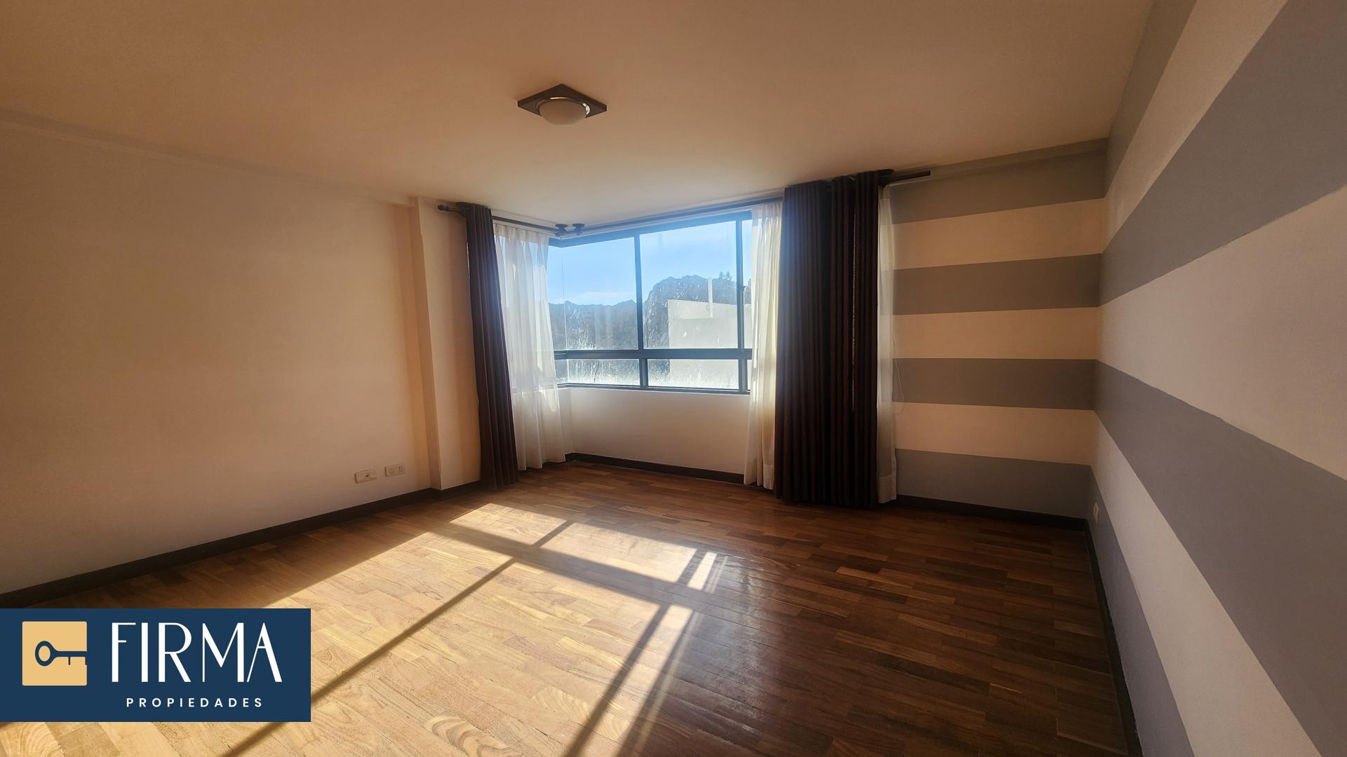 Departamento en AlquilerDEPARTAMENTO EN ALQUILER, ACHUMANI CALLE 40 3 dormitorios 4 baños 1 parqueos Foto 10