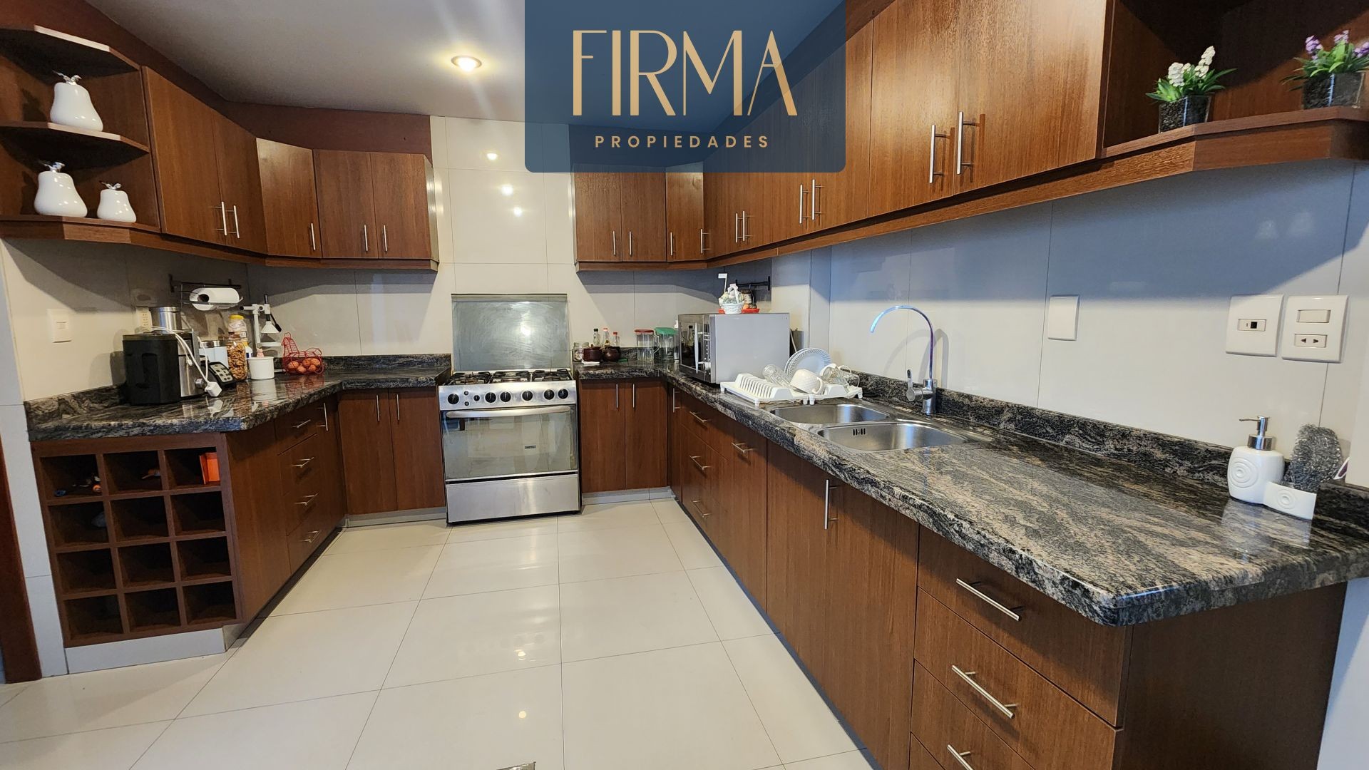 Departamento en VentaPENTHOUSE EN VENTA, ACHUMANI 3 dormitorios 4 baños 1 parqueos Foto 5