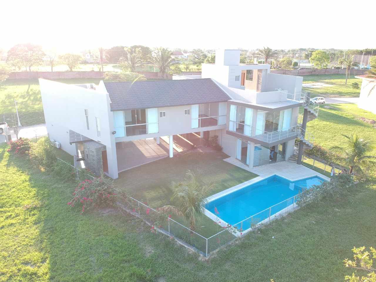 Casa en Urubó en Santa Cruz de la Sierra 5 dormitorios 5 baños 2 parqueos Foto 4