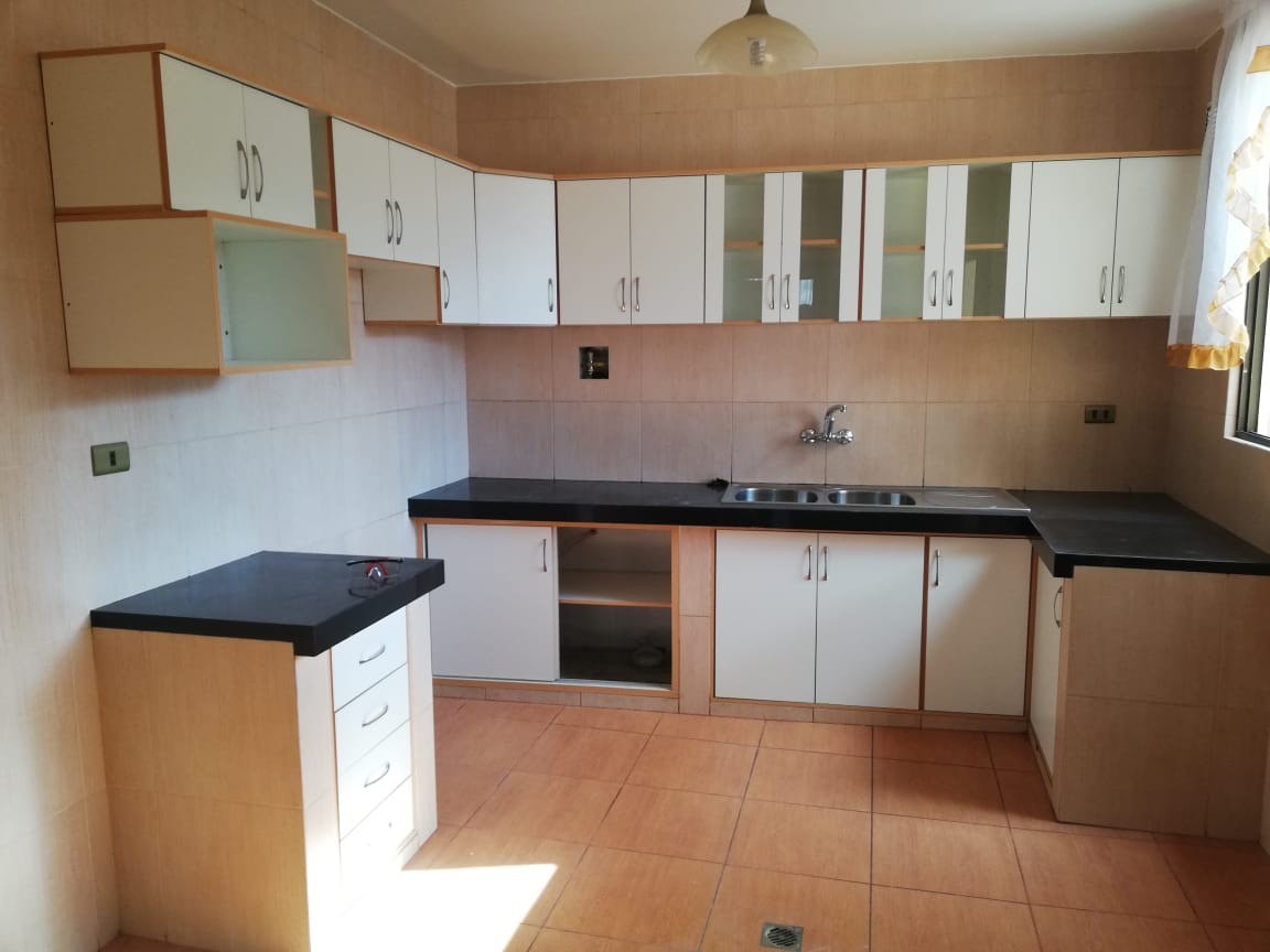 Departamento en AnticréticoDEPARTAMENTO EN ANTICRETICO Av. Quintanilla Zuazo, Calle Eugenio Patiño. Pasaje Pacheco ( DAN 006), 3 dormitorios 2 baños  Foto 3