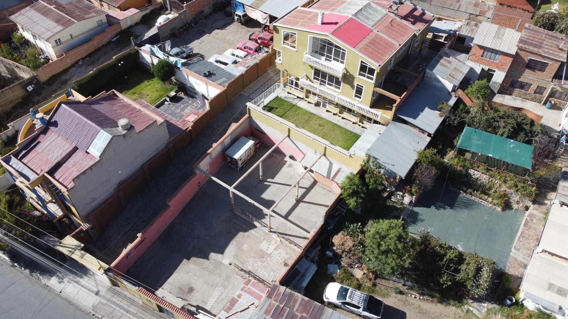 Casa DUEÑO ALQUILA CASA AMPLIA FRENTE AL MERCADO Y HOSPITAL LOS PINOS, ZONA SUR Foto 5