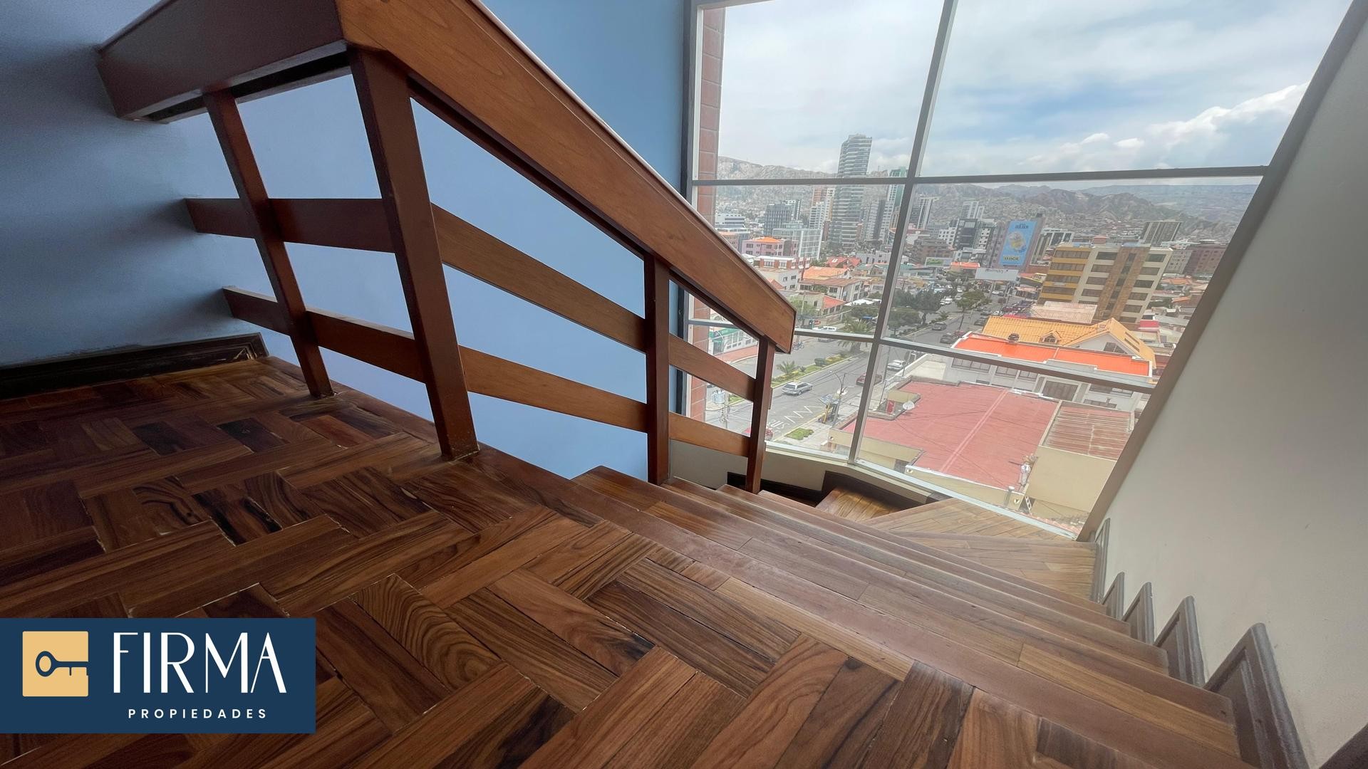 Departamento en VentaDEPARTAMENTO DUPLEX EN VENTA EN ACHUMANI BAJO CALLE 11 CON TERRAZA PRIVADA 3 dormitorios 4 baños 1 parqueos Foto 6