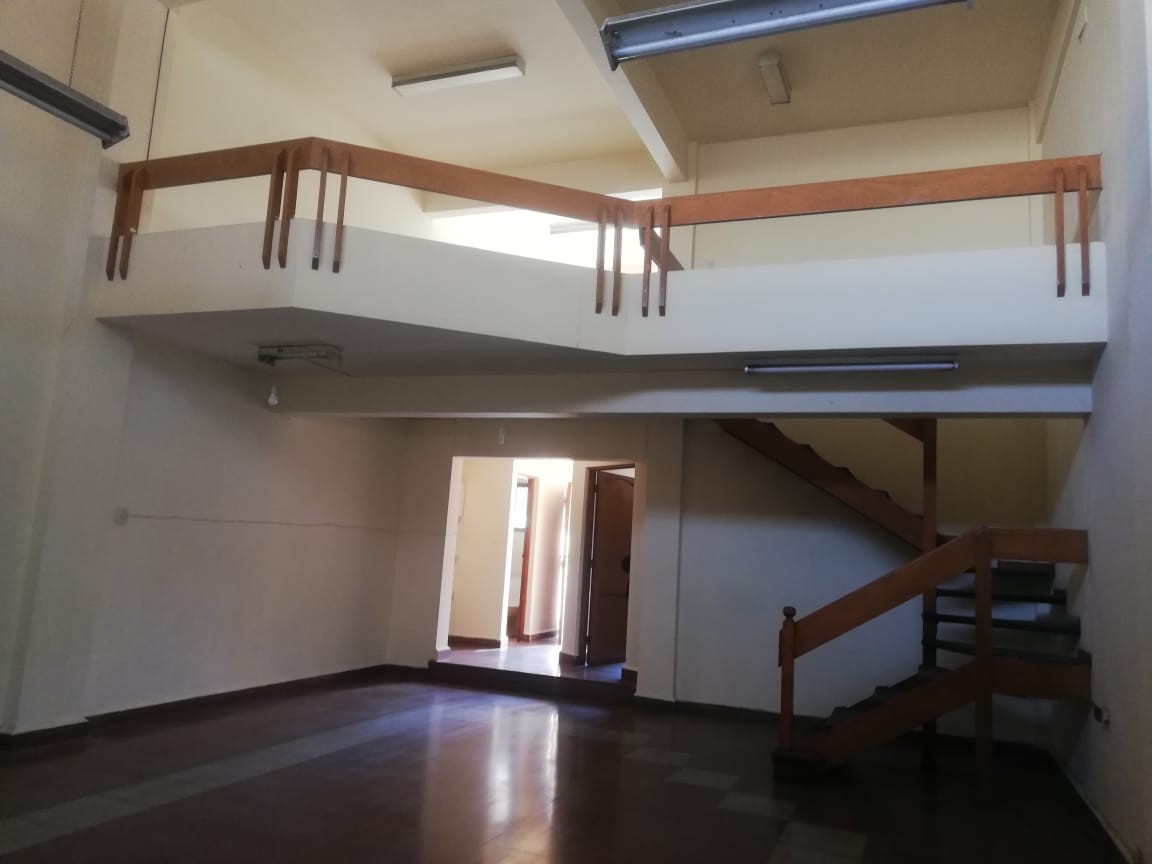 Local comercial en AlquilerCalle Sucre, entre Lanza y Antezana  1 baños  Foto 1