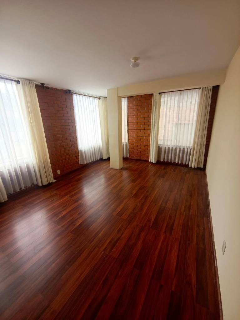 Departamento en Alto Irpavi en La Paz 3 dormitorios 3 baños  Foto 2