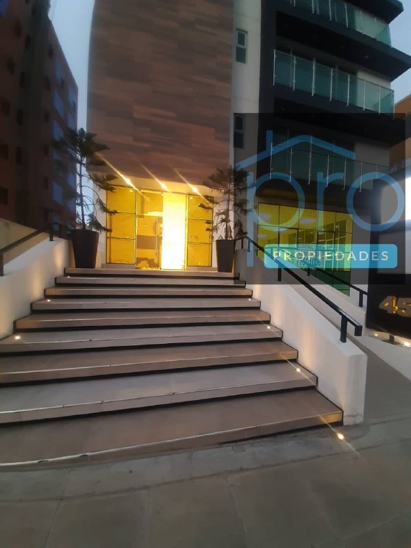 En Alquiler a $us 1,200 Foto 2