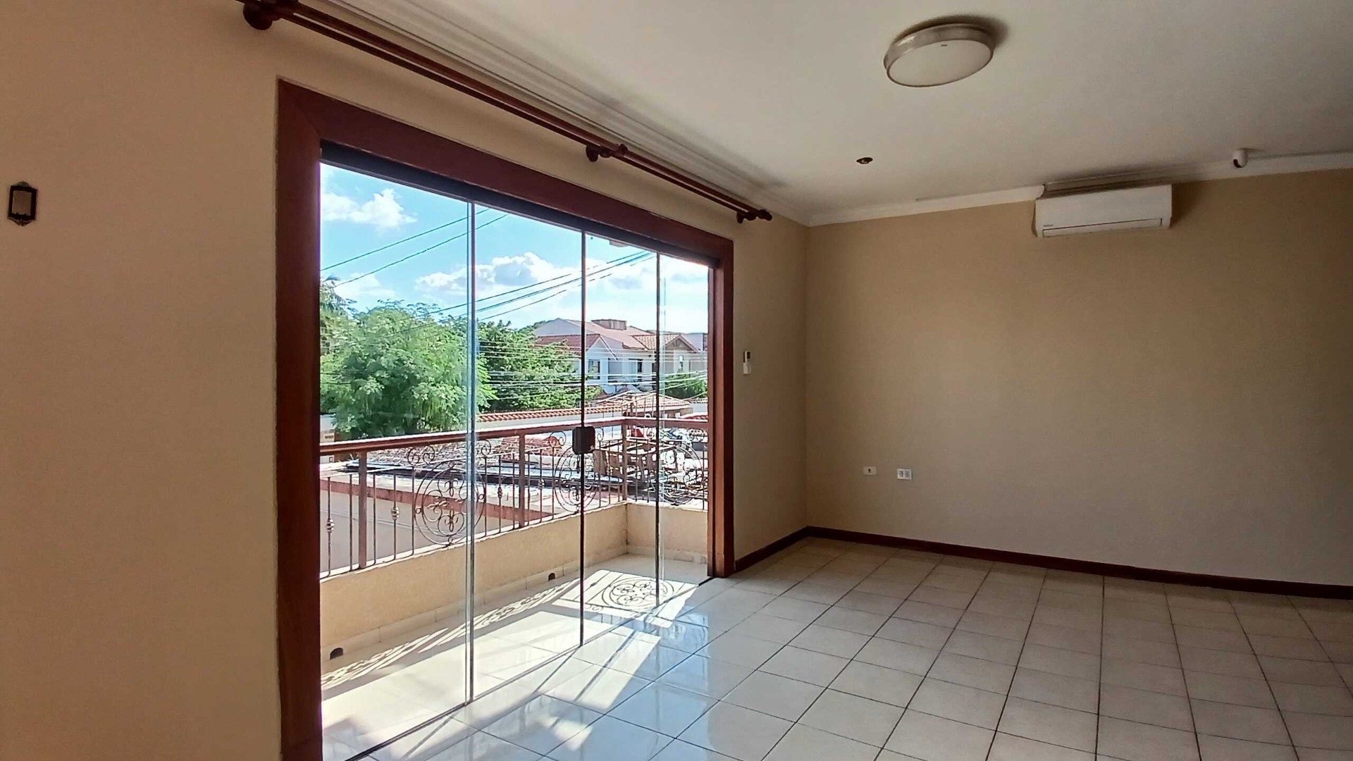Casa 📍 Ubicación: 5º Anillo – Entre Alemana y 2 de Agosto Foto 9