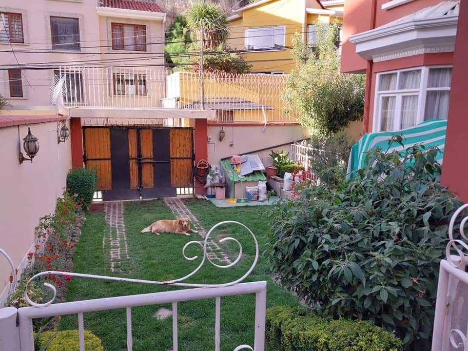 Casa en Achumani en La Paz 4 dormitorios 4 baños 1 parqueos Foto 4