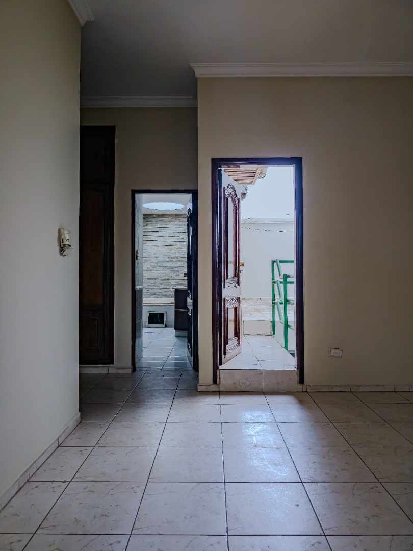Casa en Entre 1er y 2do anillo Norte en Santa Cruz de la Sierra 4 dormitorios 4 baños 3 parqueos Foto 27