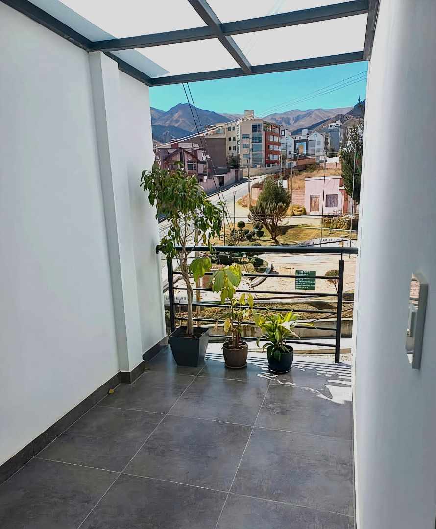 Casa en Achumani en La Paz 4 dormitorios 6 baños 2 parqueos Foto 6