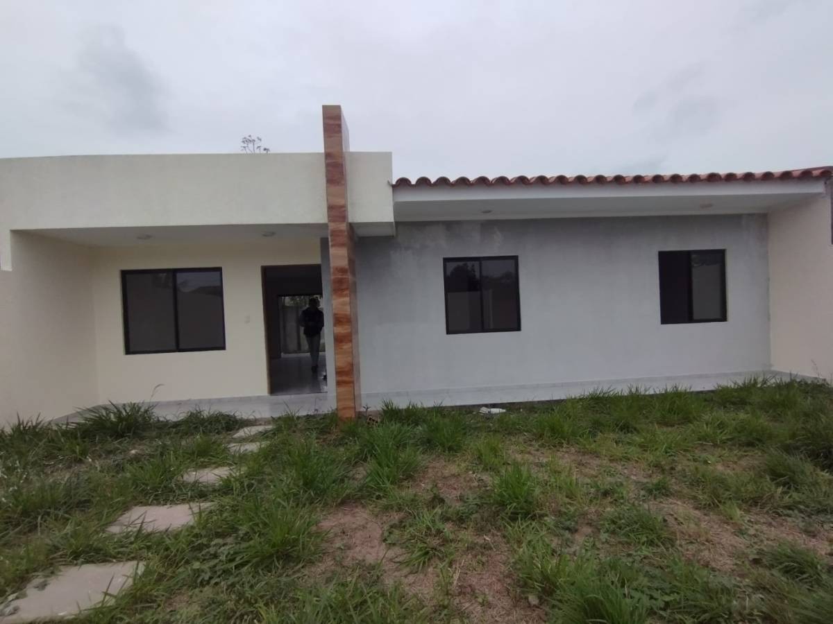 Casa en Carretera Norte en Santa Cruz de la Sierra 3 dormitorios 2 baños 2 parqueos Foto 2