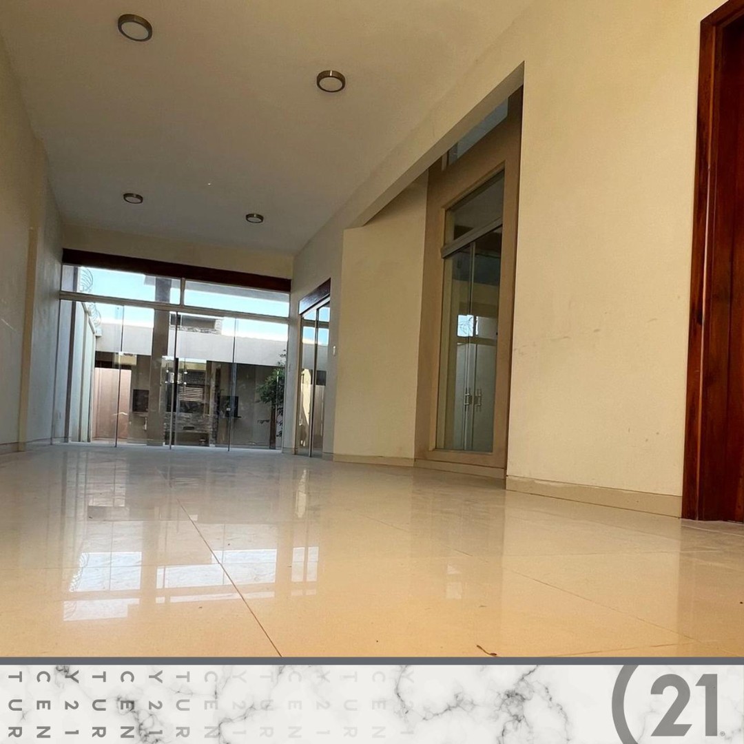 Casa en Entre 6to y 7mo anillo Sur en Santa Cruz de la Sierra 5 dormitorios 4 baños 2 parqueos Foto 3