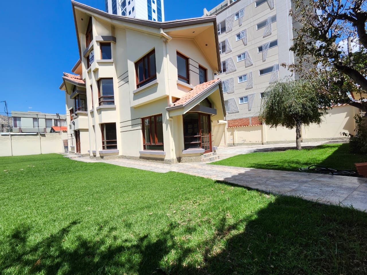 En Alquiler a Bs 24,500 Foto 1