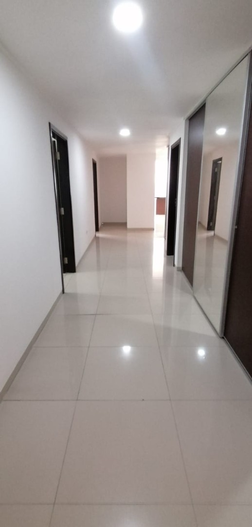 Departamento en AlquilerAvenida Velarde esquina Ana Barba Foto 5