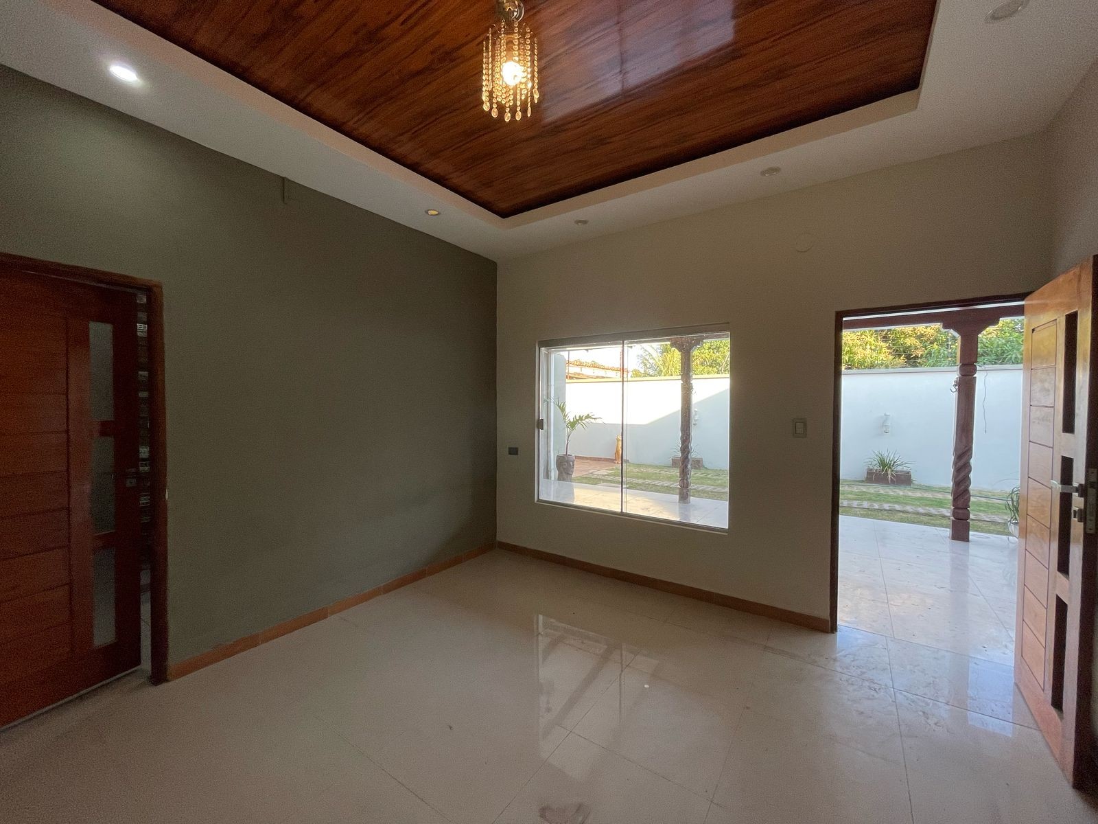 Casa en VentaCotoca, zona Sur, Av Las Palmeras entre 1er y 2do anillo Foto 2