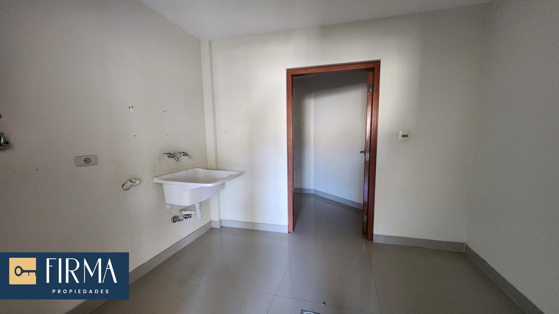 Departamento en Achumani en La Paz 4 dormitorios 5 baños 2 parqueos Foto 13