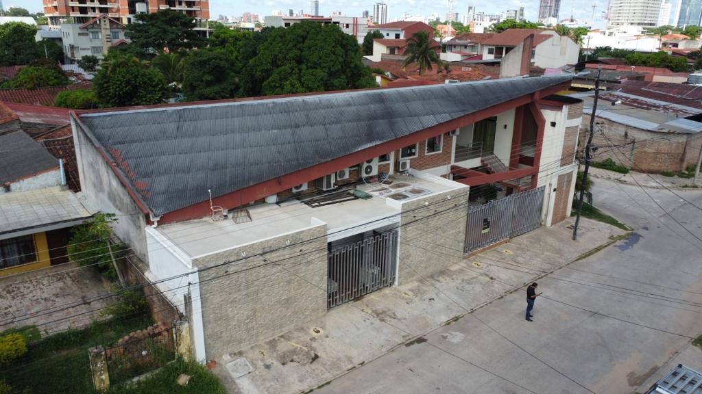 Local comercial en Entre 4to y 5to anillo Norte en Santa Cruz de la Sierra  4 baños  Foto 6