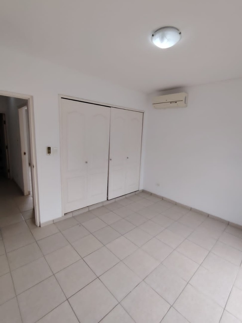 Casa en VentaZona Norte, 7mo Anillo  4 dormitorios 6 baños 2 parqueos Foto 4