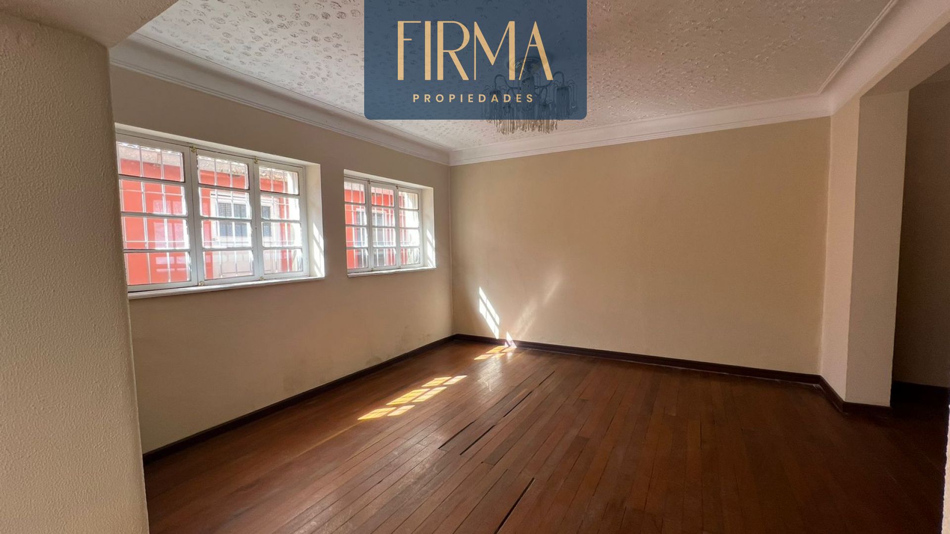 Casa en VentaCOMPRA ESTA CASA EN MIRAFLORES 8 dormitorios 5 baños 2 parqueos Foto 4