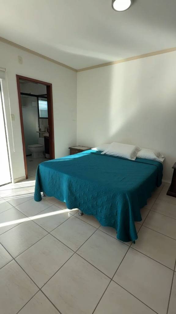 Casa en Entre 4to y 5to anillo Oeste en Santa Cruz de la Sierra 4 dormitorios 6 baños 2 parqueos Foto 7