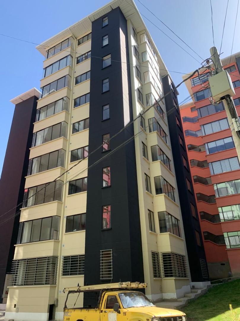 Departamento en VentaDepartamento 3B Bloque 21, en Los Nuevos Pinos, Financia tus sueños con el BNB o puedes pagar en Bolivianos! 3 dormitorios 4 baños 1 parqueos Foto 4