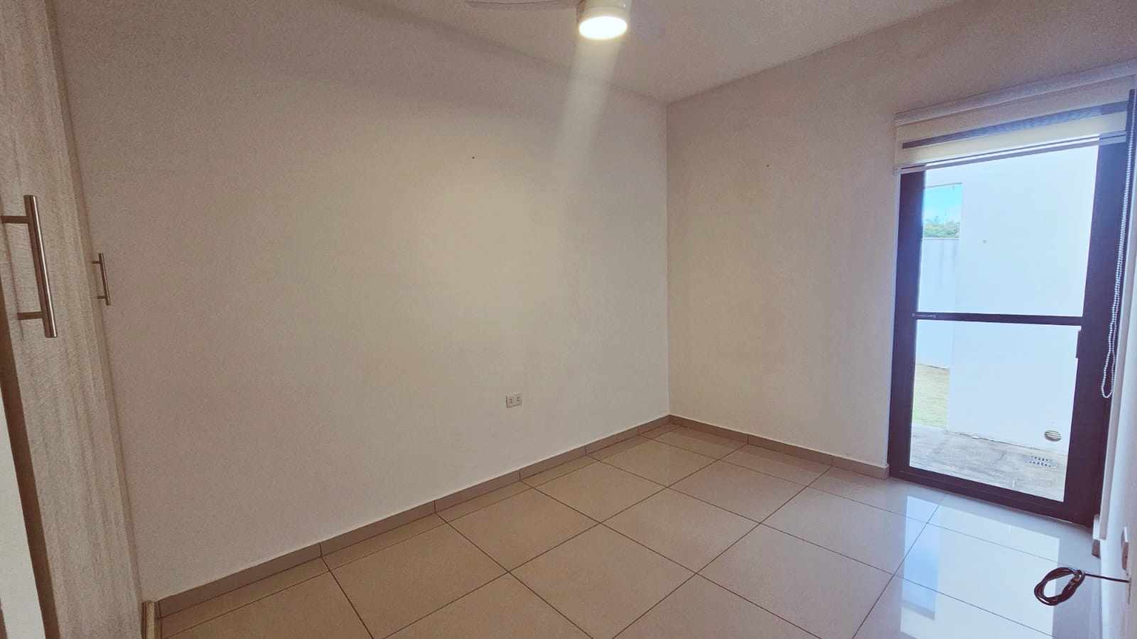 Casa en AlquilerUrubo / a 200m de la casa del camba casa de 2 dorm + sala de tv Foto 3