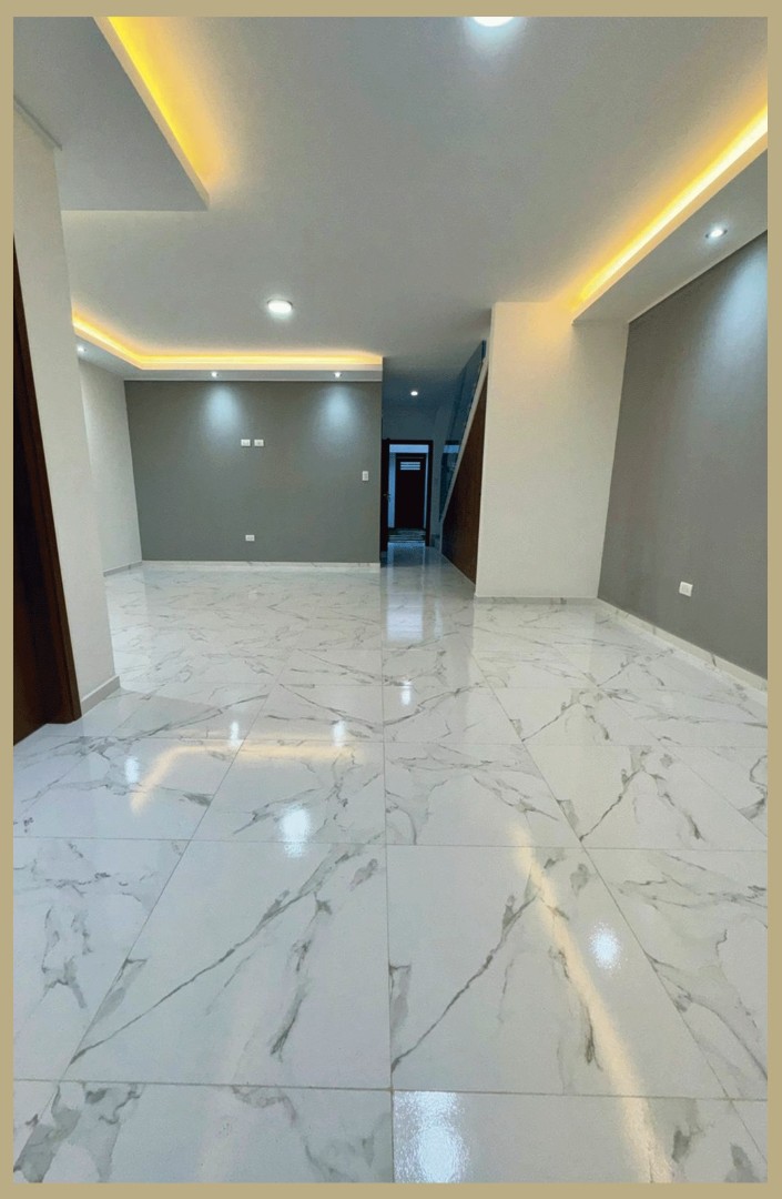 Casa en VentaZona Norte, 7mo anillo 3 dormitorios 3 baños 2 parqueos Foto 2