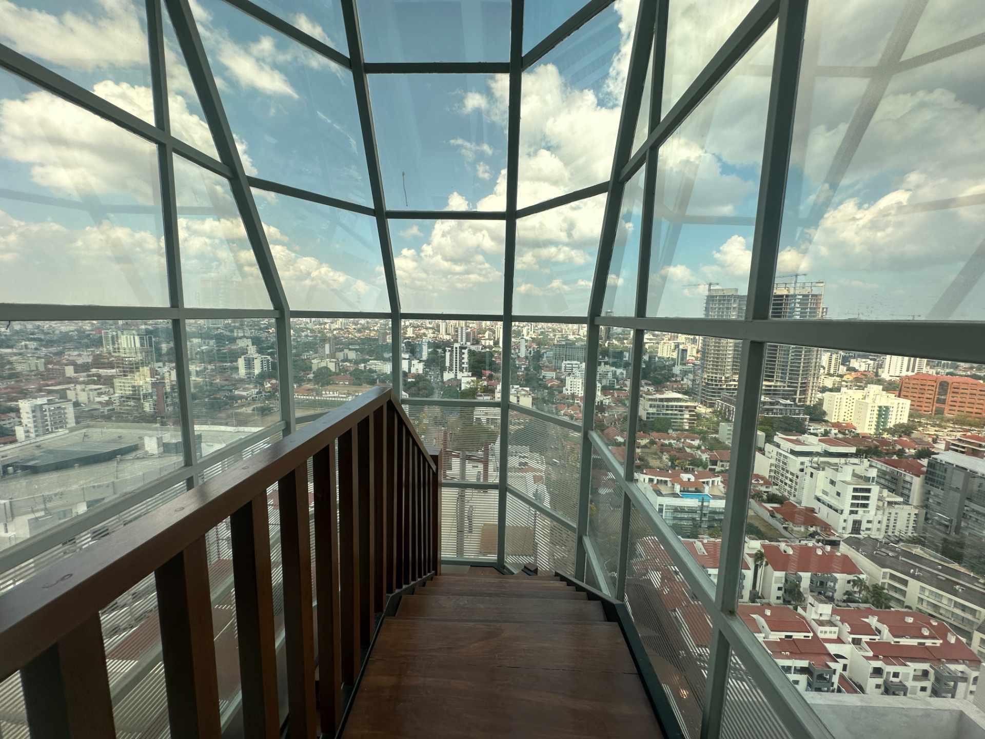 Oficina en Equipetrol en Santa Cruz de la Sierra 10 dormitorios 3 baños 2 parqueos Foto 16