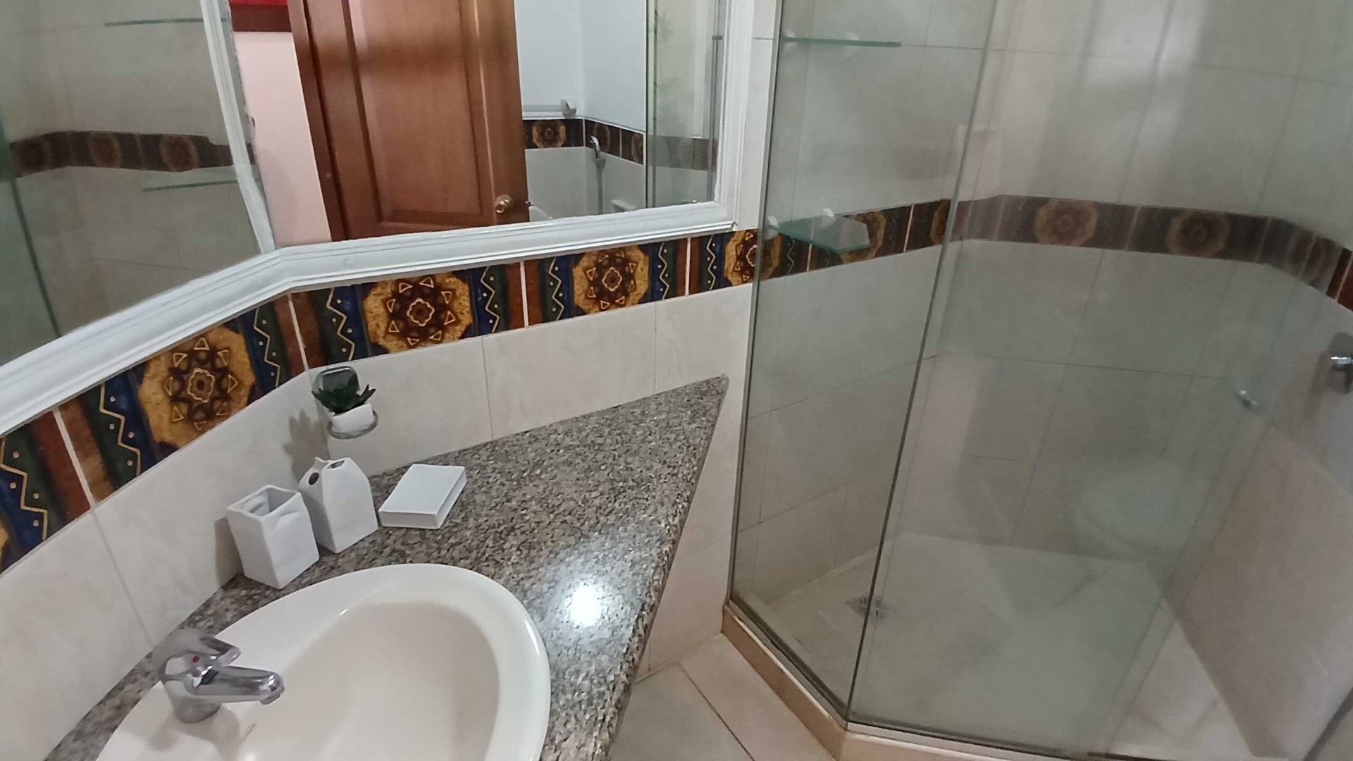Departamento en Entre 1er y 2do anillo Norte en Santa Cruz de la Sierra 1 dormitorios 1 baños 1 parqueos Foto 9